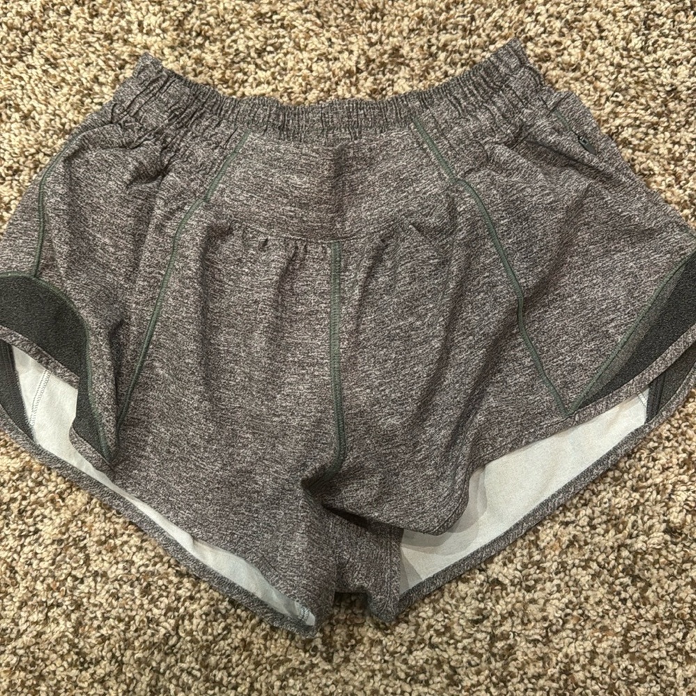 Lululemon hotty hot 2.5 shorts